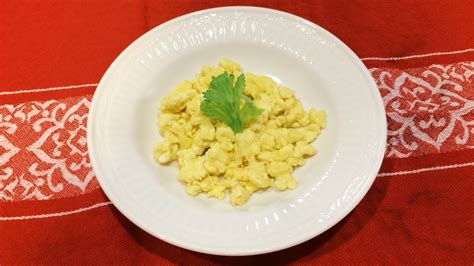 Imitation Crab Made with Eggs (赛螃蟹) .